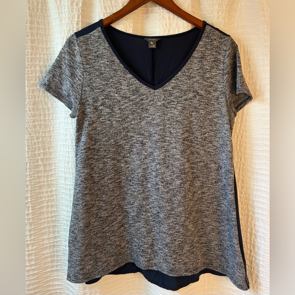 Eddie Bauer Heathered Navy Short Sleeve V-Neck Tee with Navy Trim